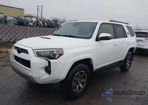 2024 Toyota 4Runner Trd Off Road Premium из США, поврежденный, VIN JTERU5JR5R6267713